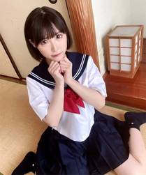 莉莉·詹姆斯 照片